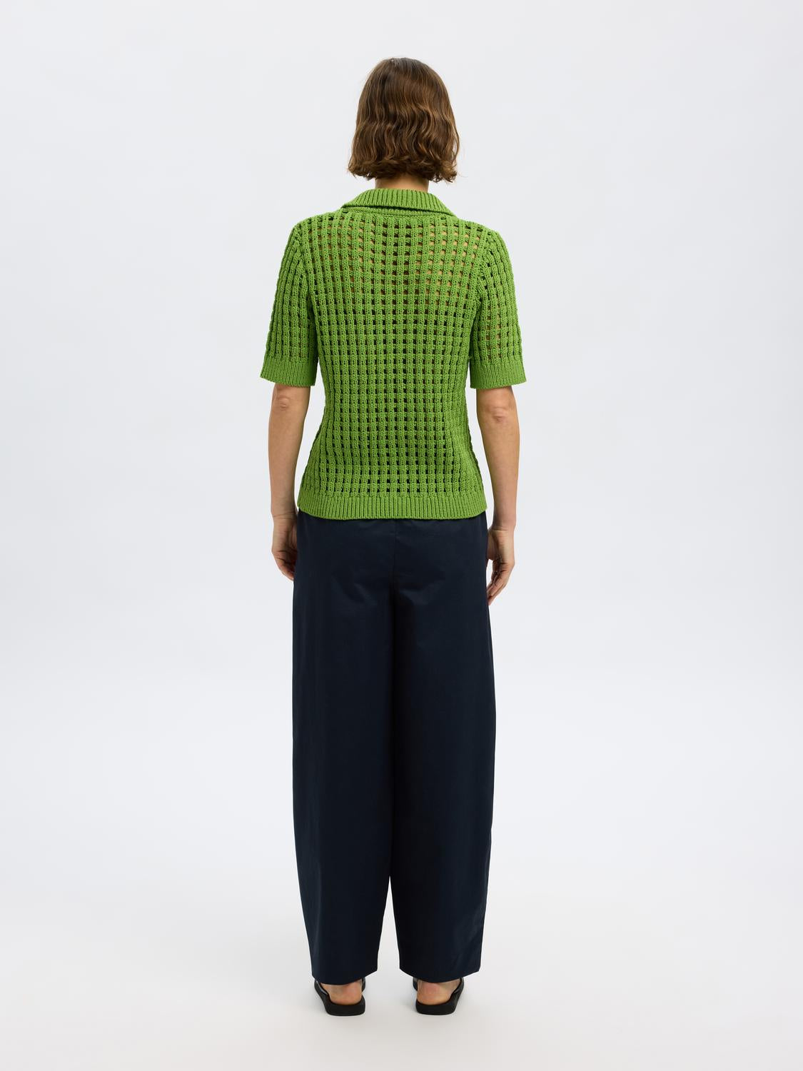 model_shot-back
