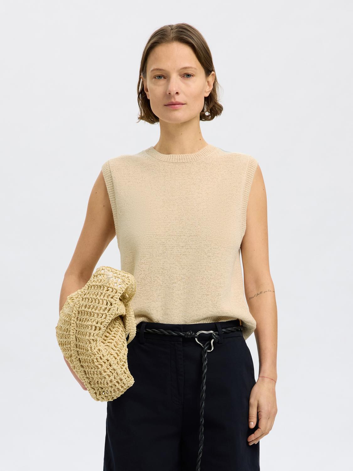model_shot-front
