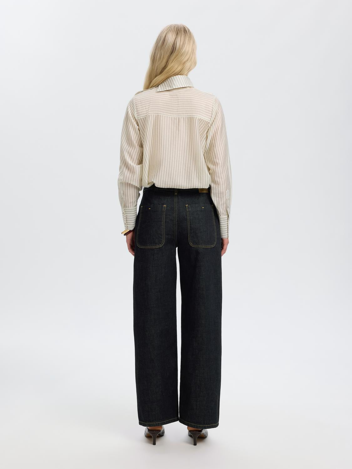 model_shot-back