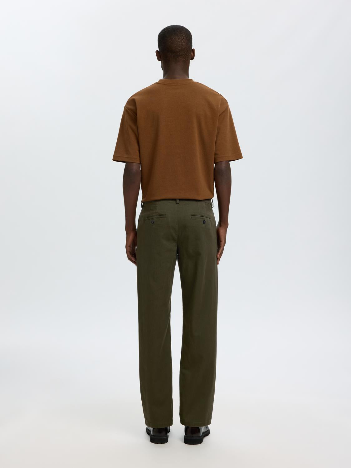 model_shot-back