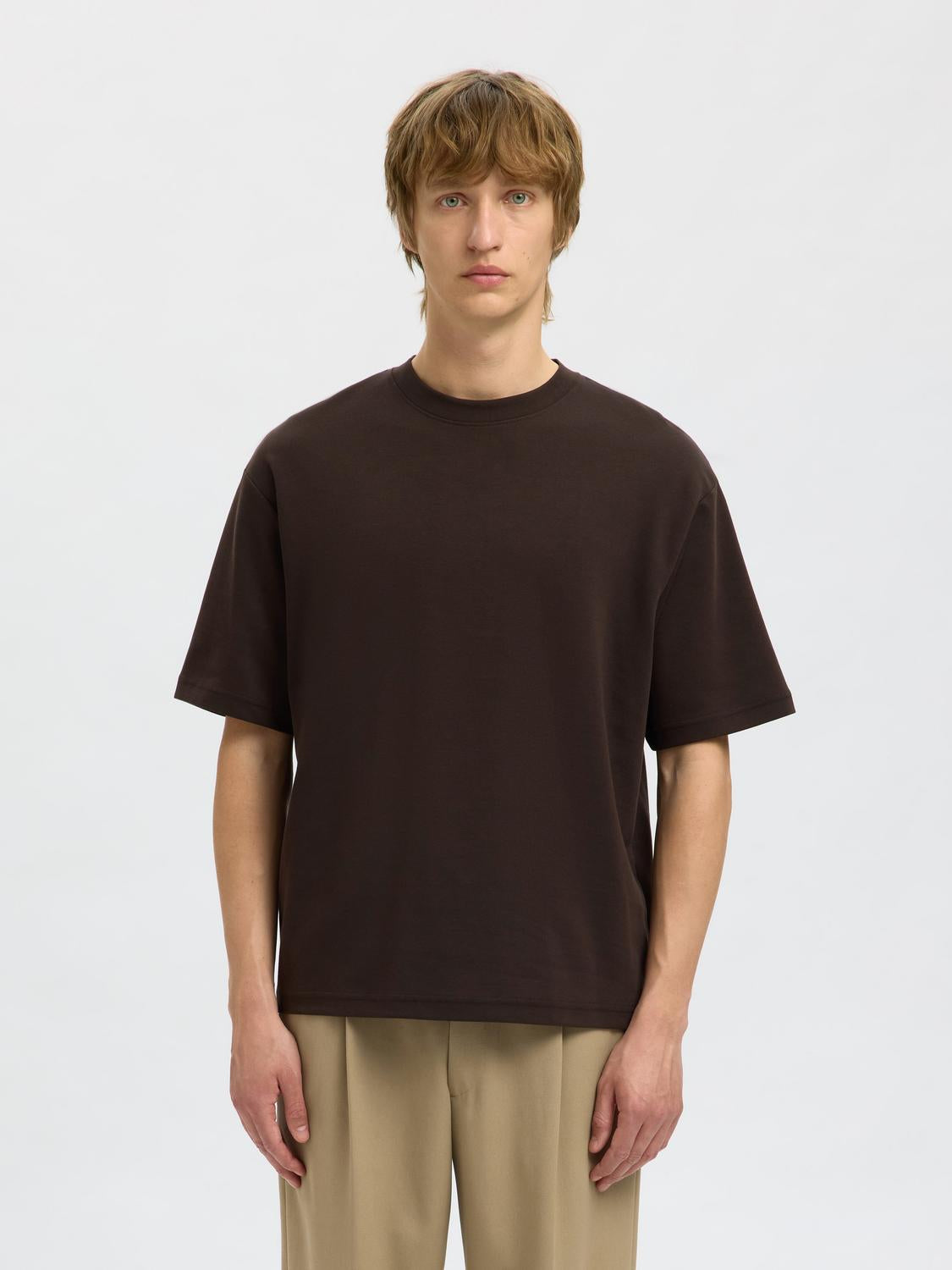 model_shot-front