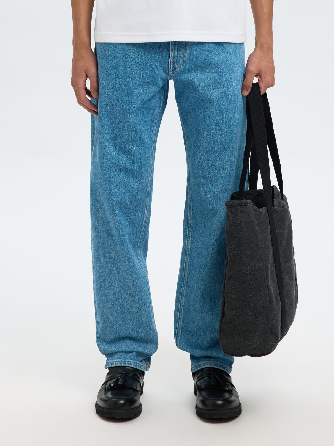 model_shot-front
