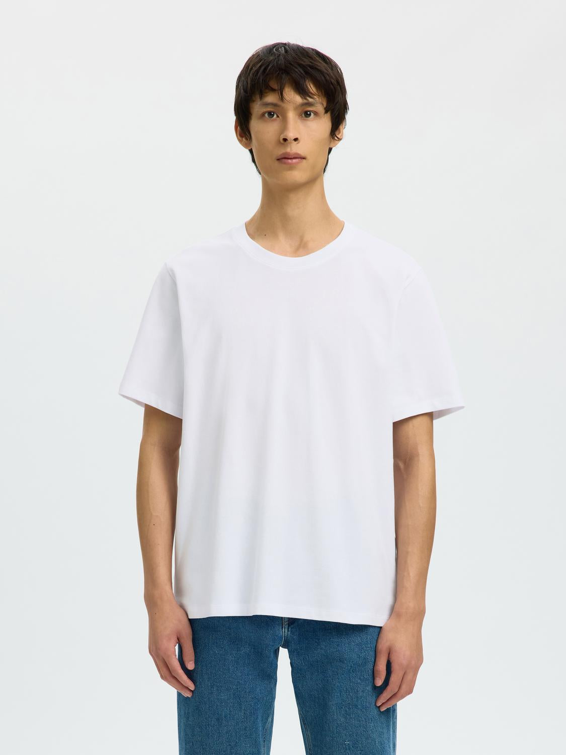 model_shot-front