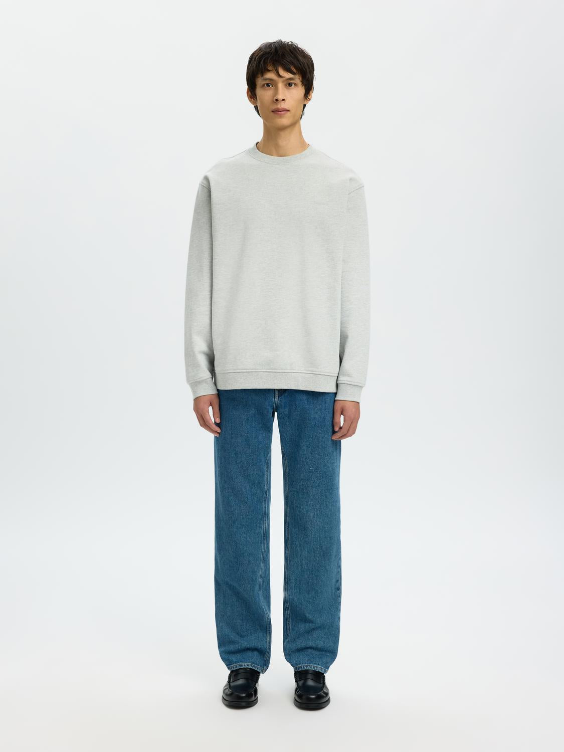 model_shot-front_full