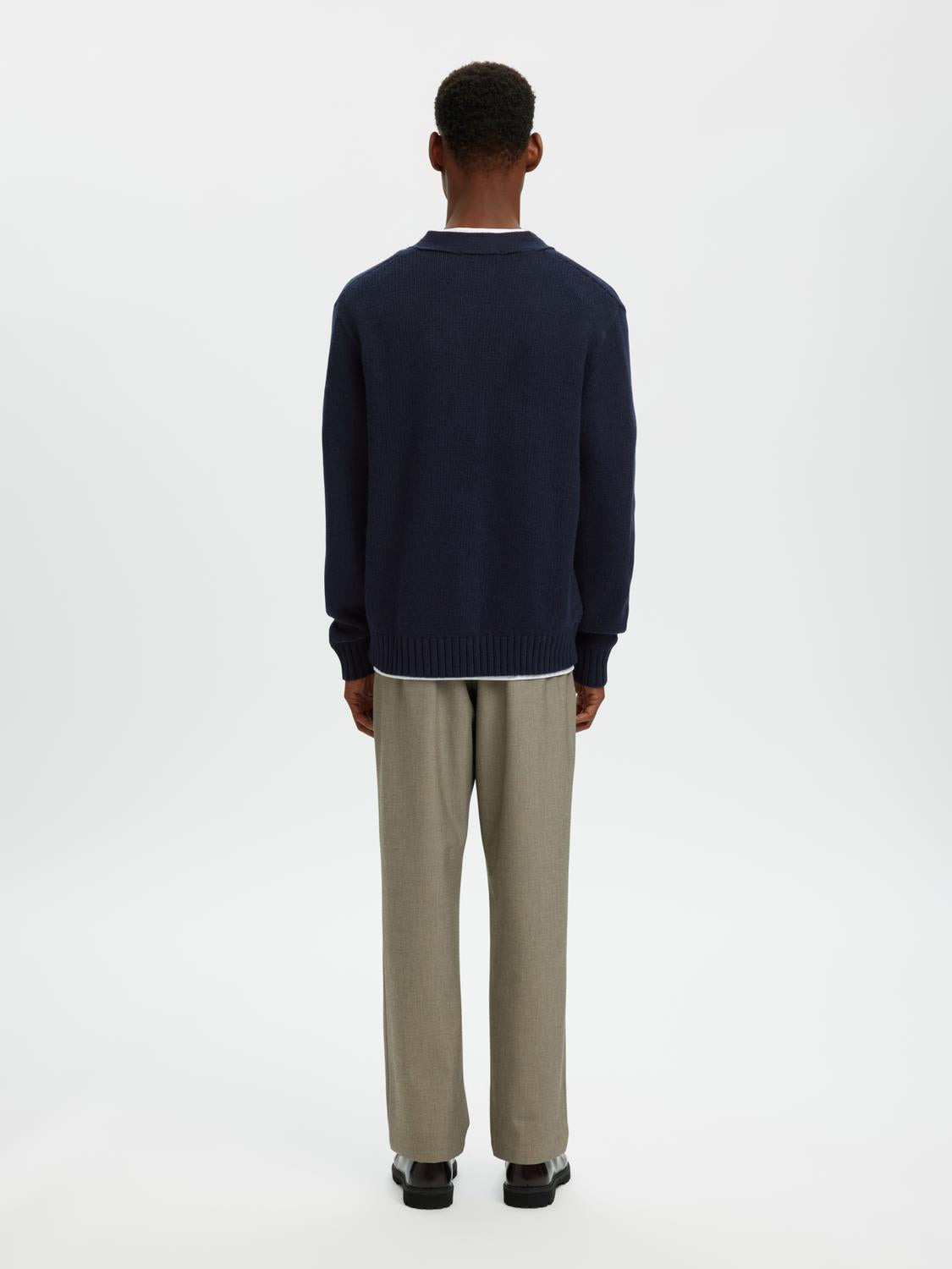 model_shot-back