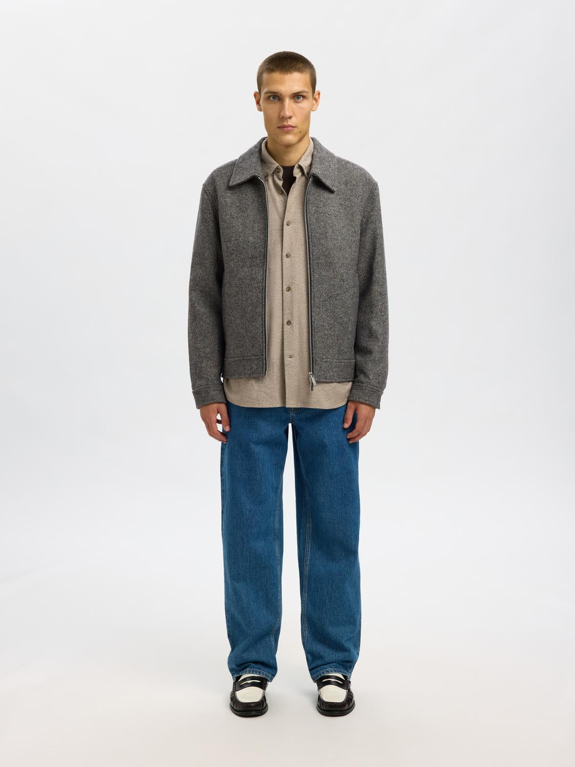 model_shot-front_full