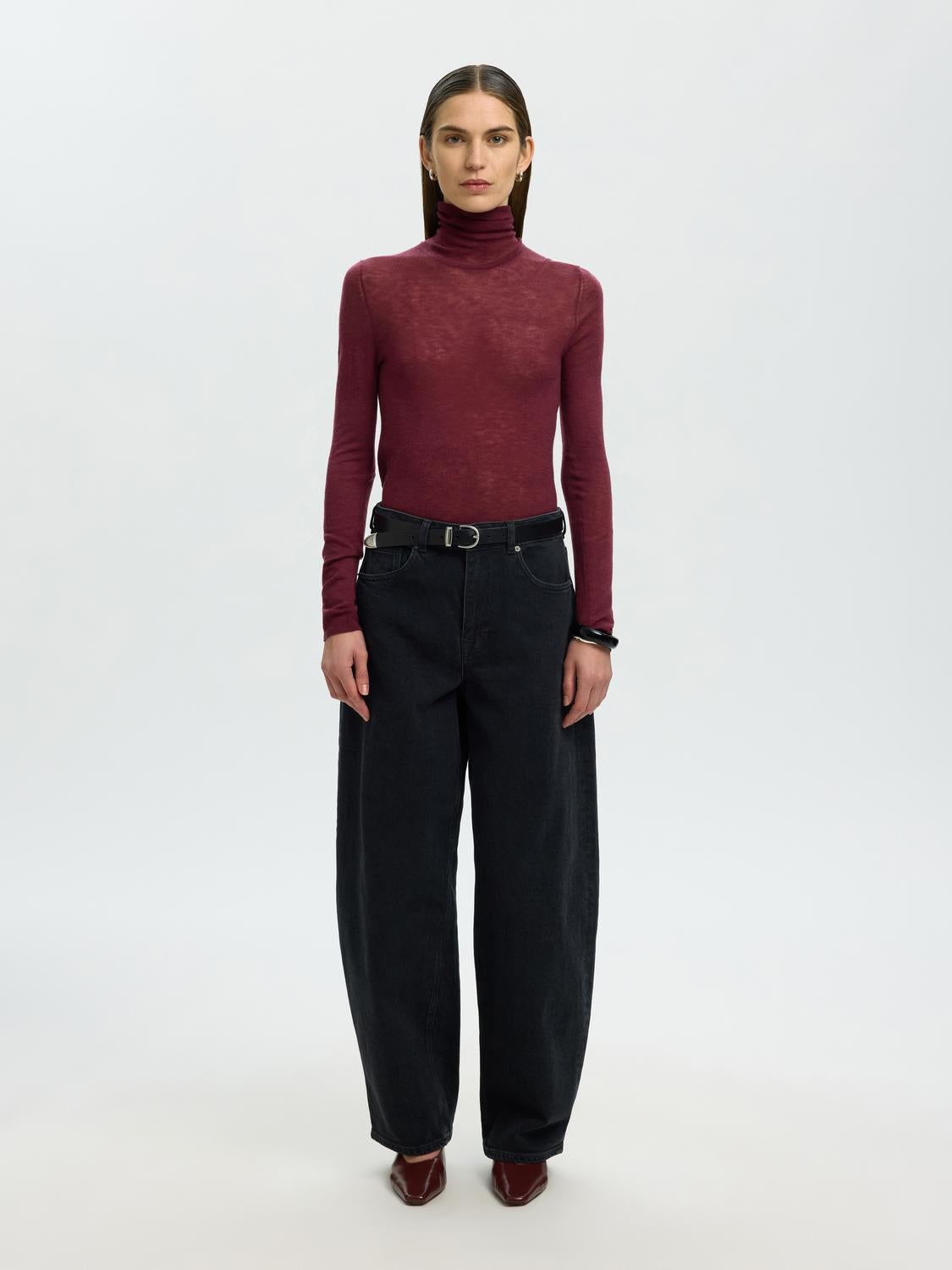 model_shot-front_full