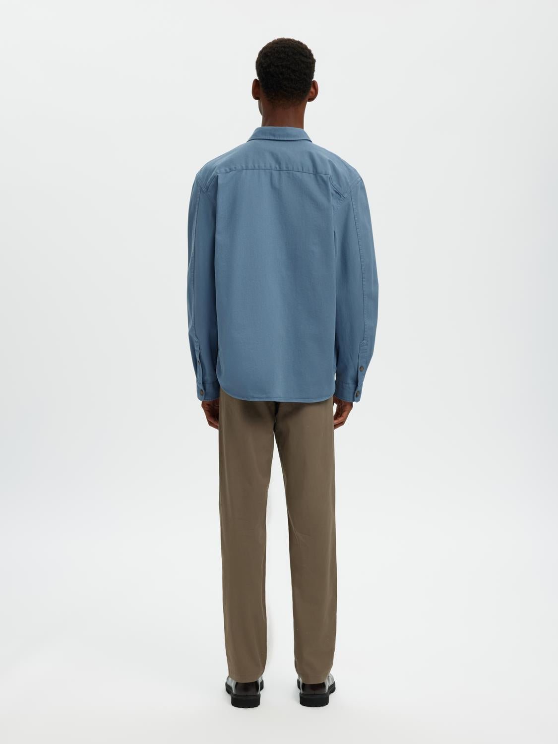 model_shot-back