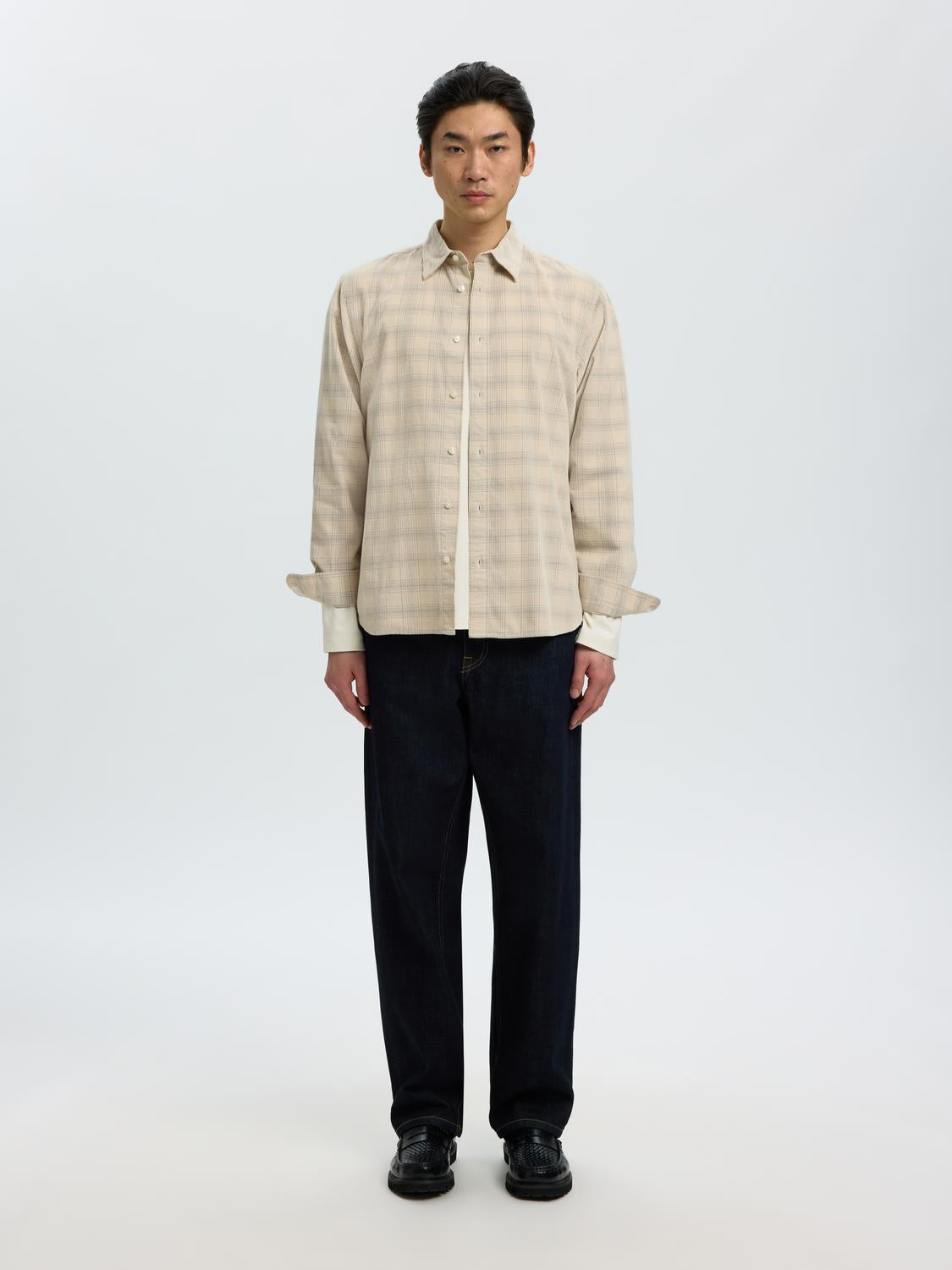 model_shot-front_full