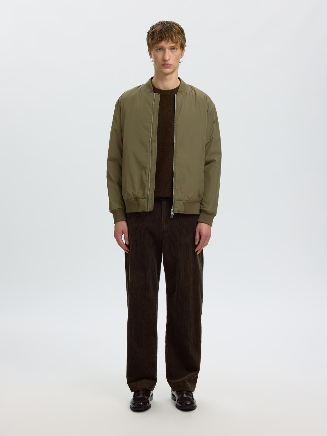 model_shot-front_full