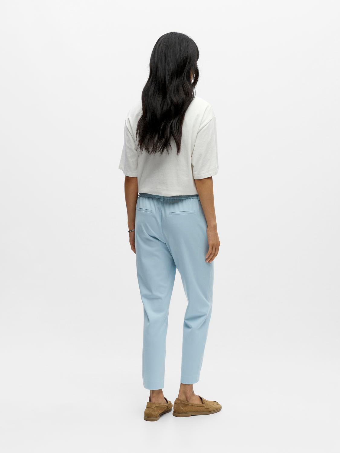 model_shot-back