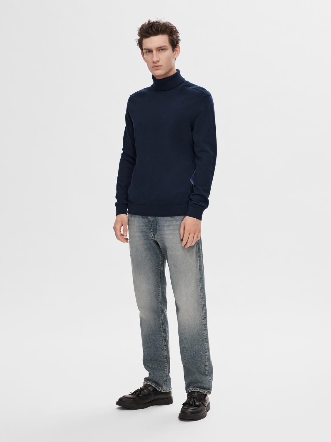 model_shot-front_full