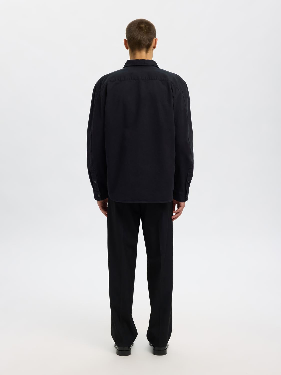 model_shot-back