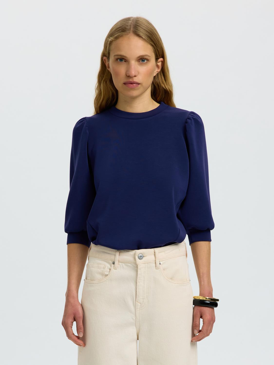 model_shot-front