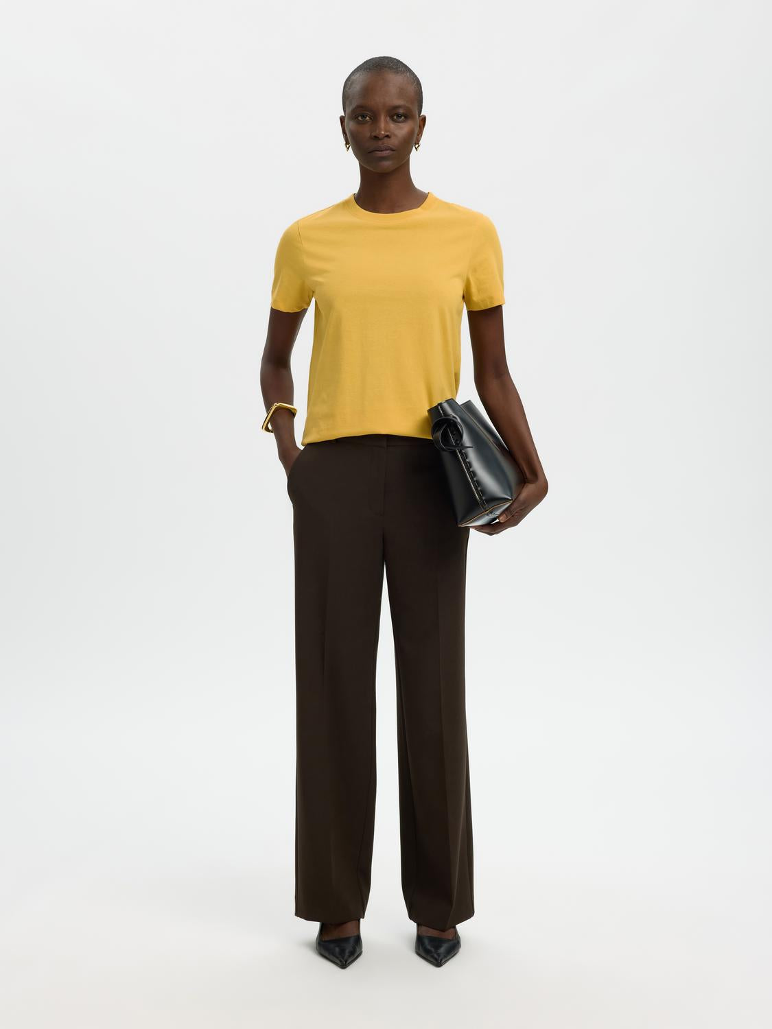 model_shot-creative