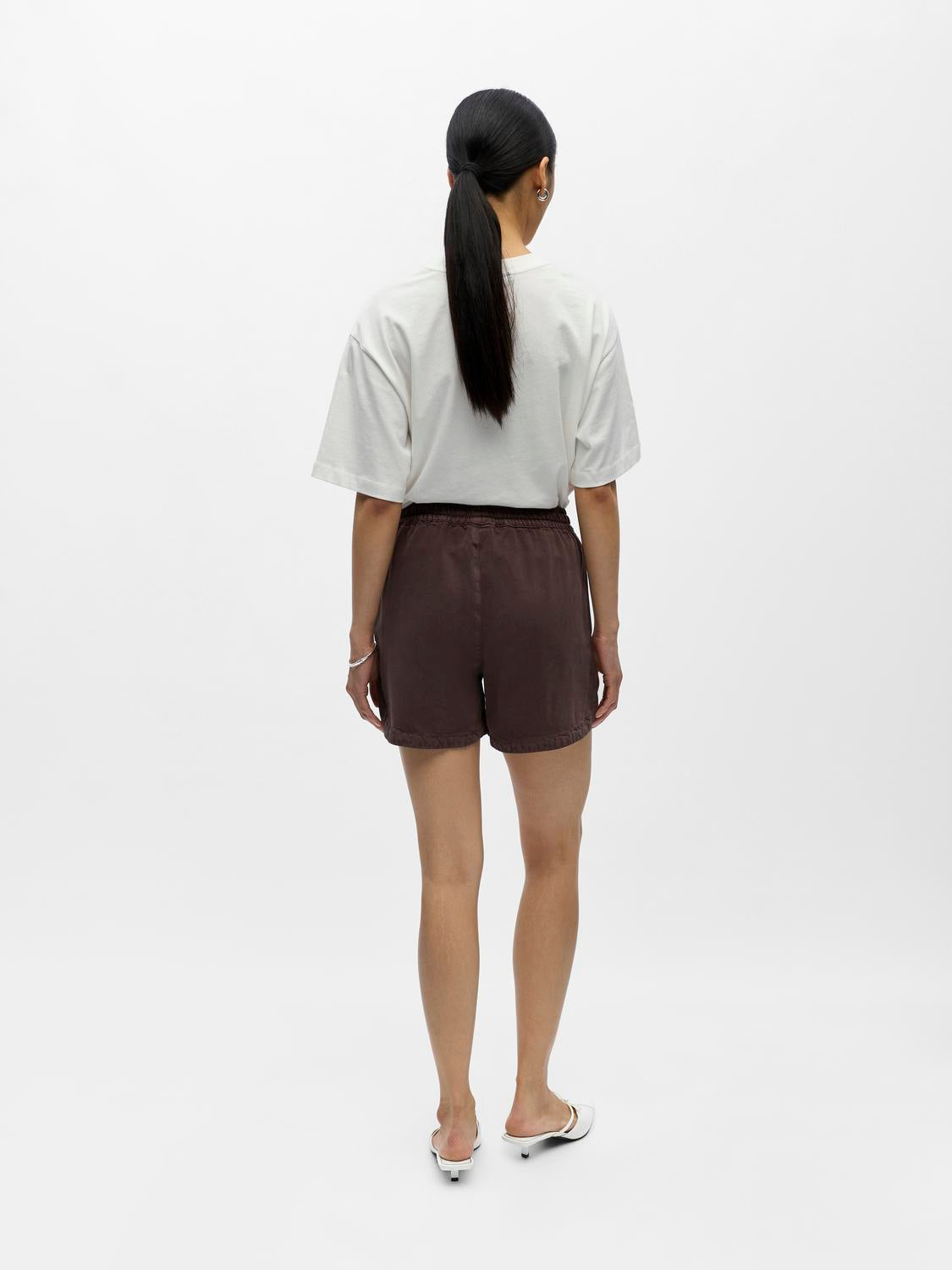 model_shot-back