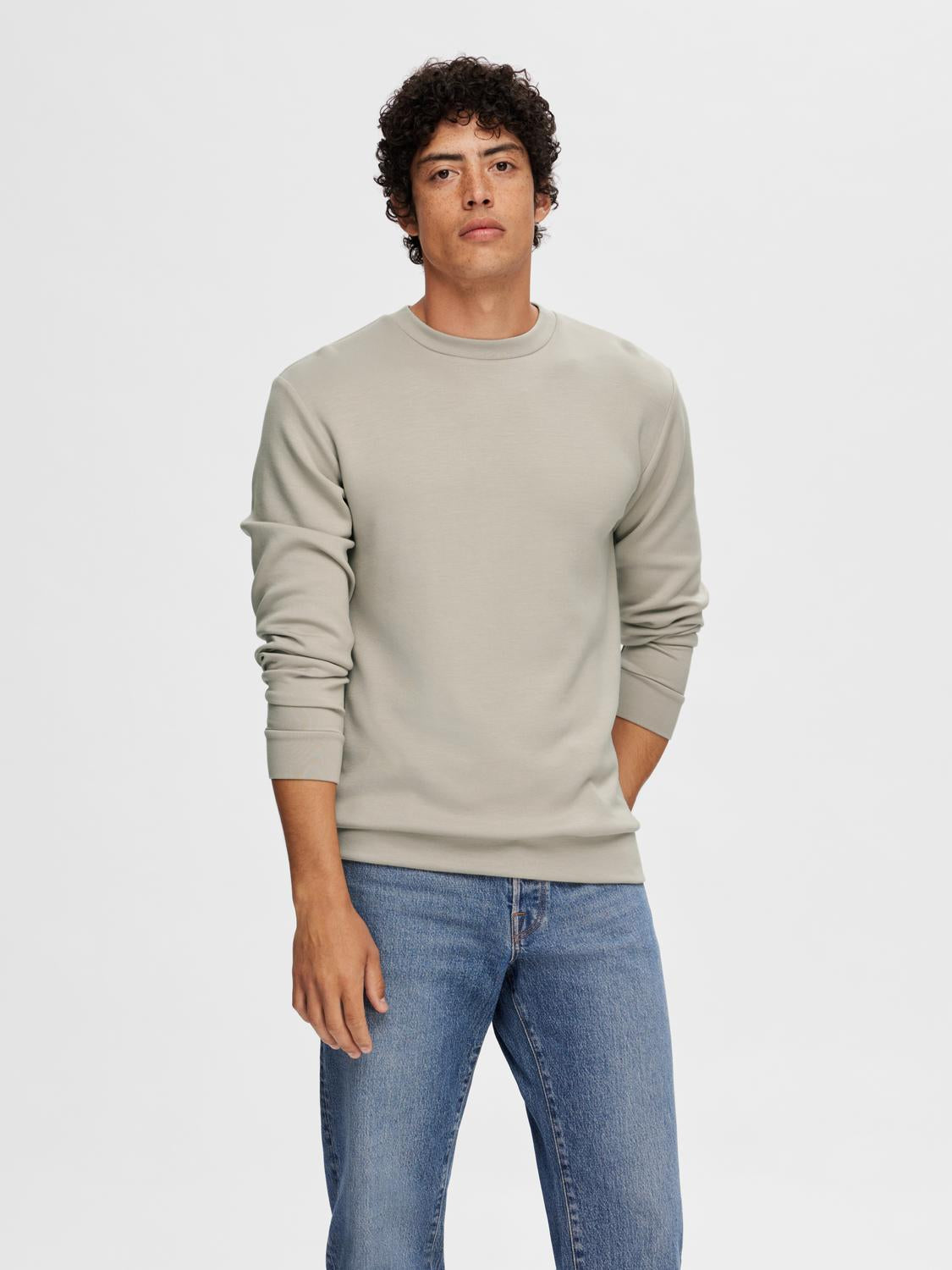 model_shot-front