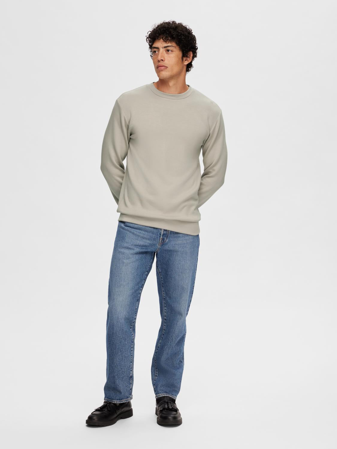 model_shot-front_full