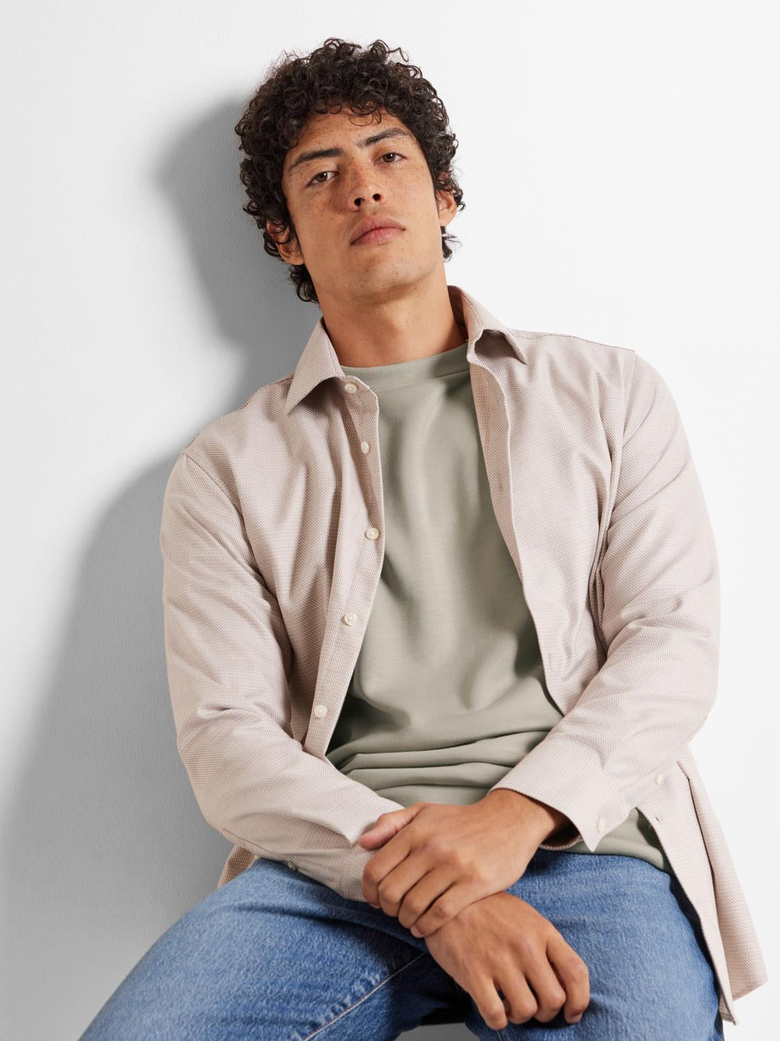 model_shot-creative