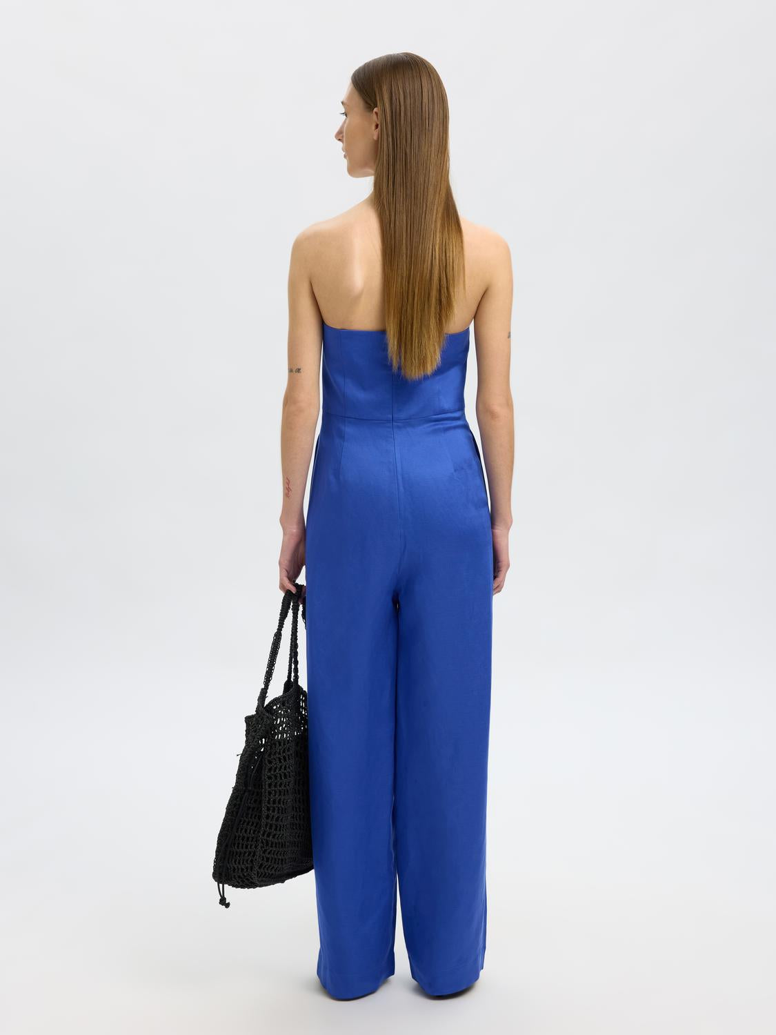model_shot-back