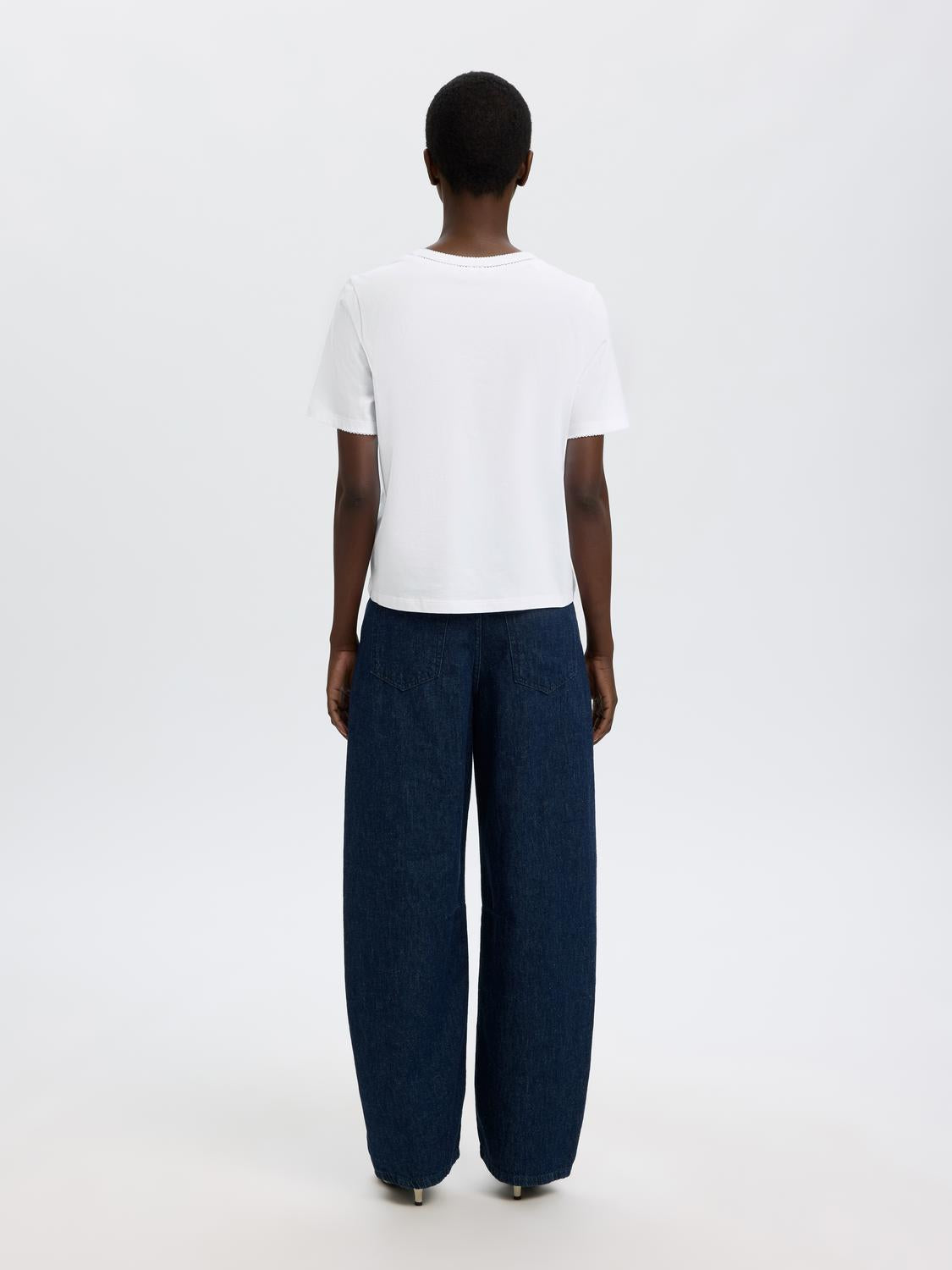 model_shot-back