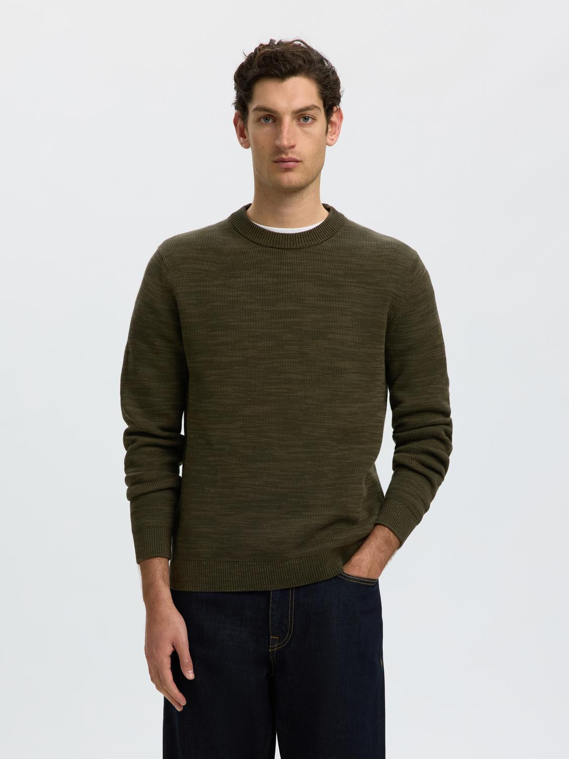 model_shot-front