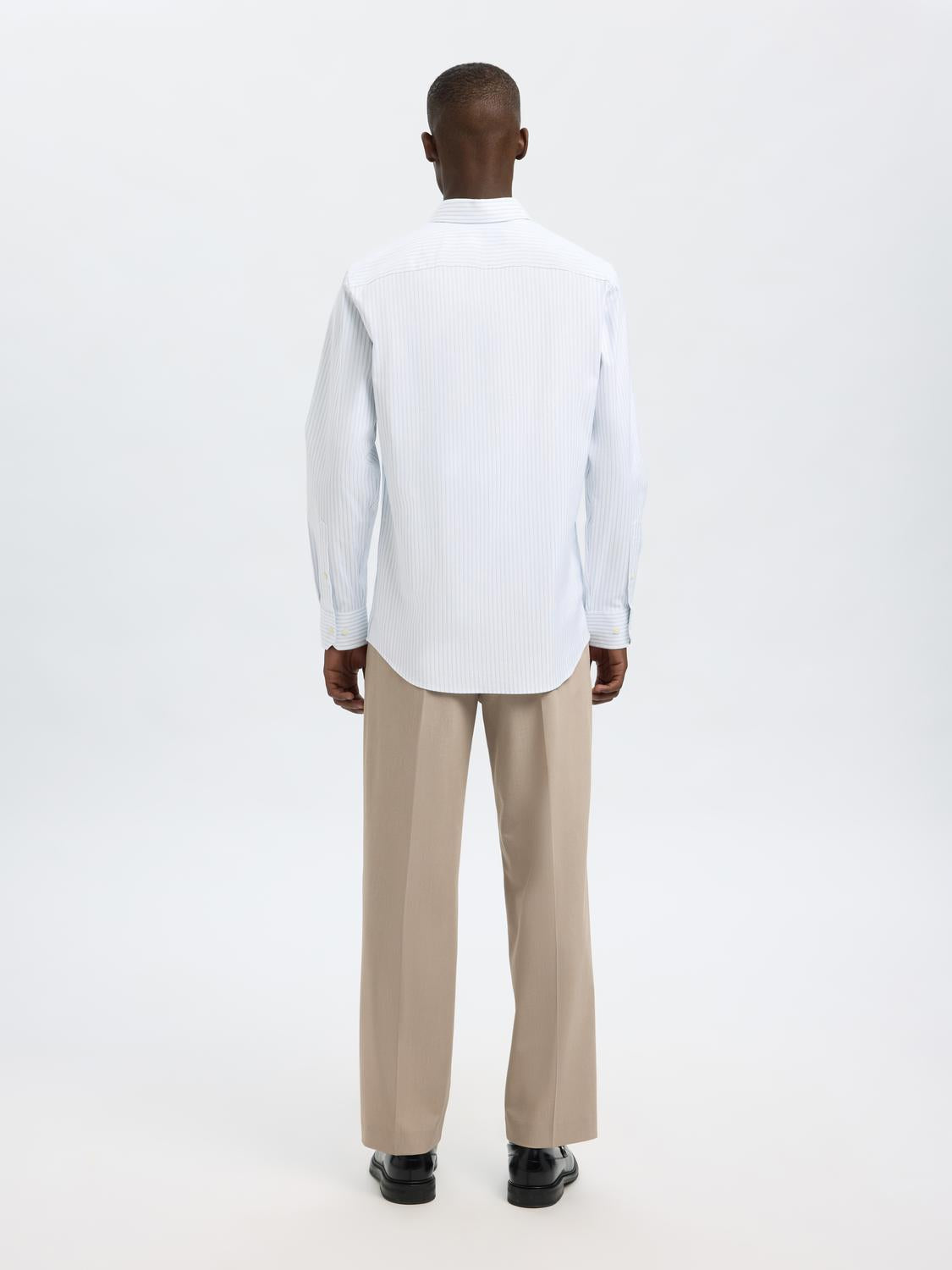 model_shot-back