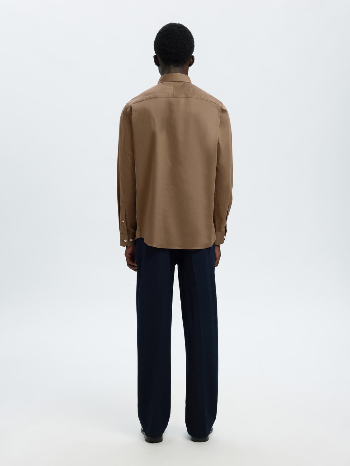 model_shot-back