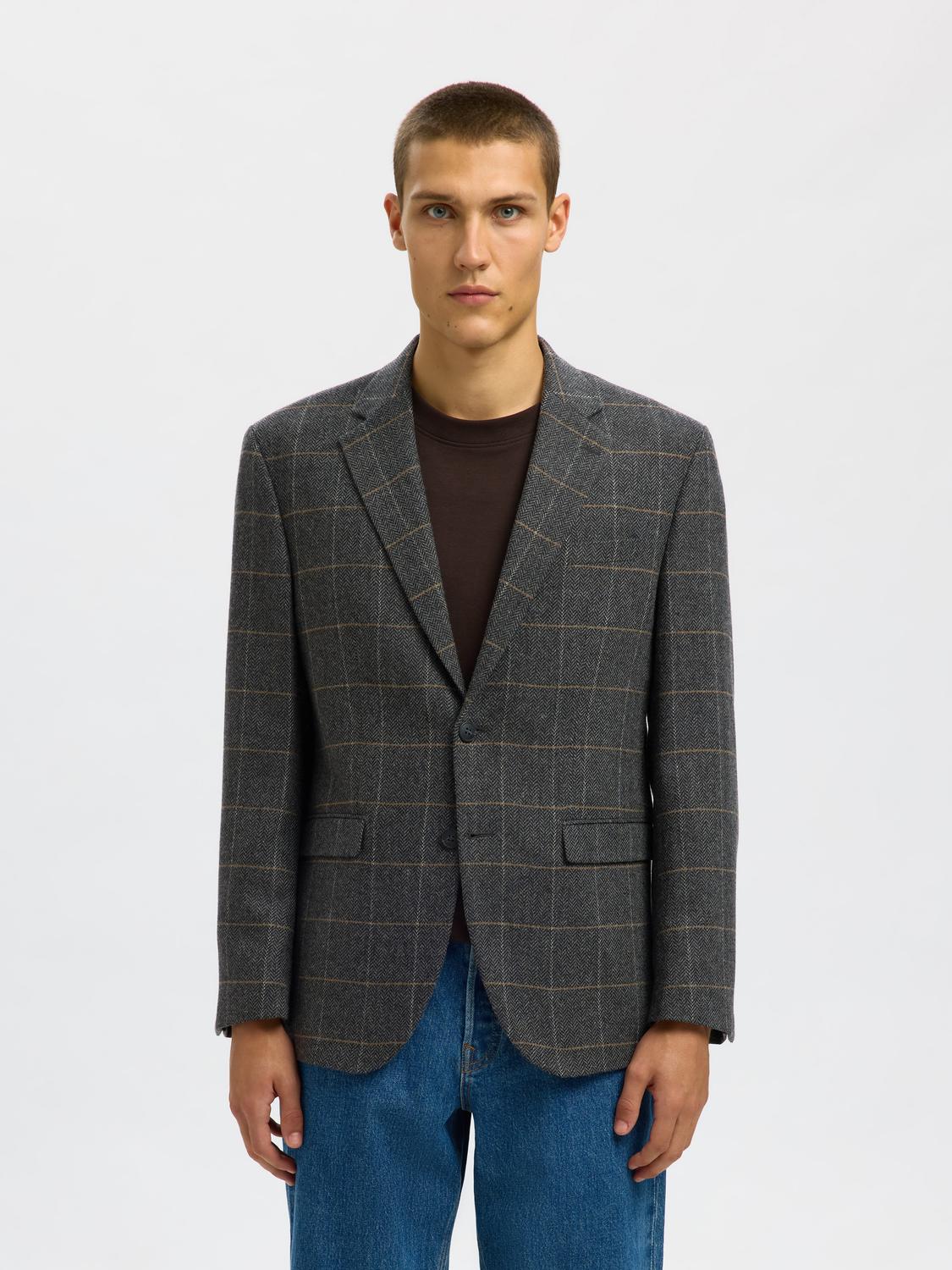 model_shot-front