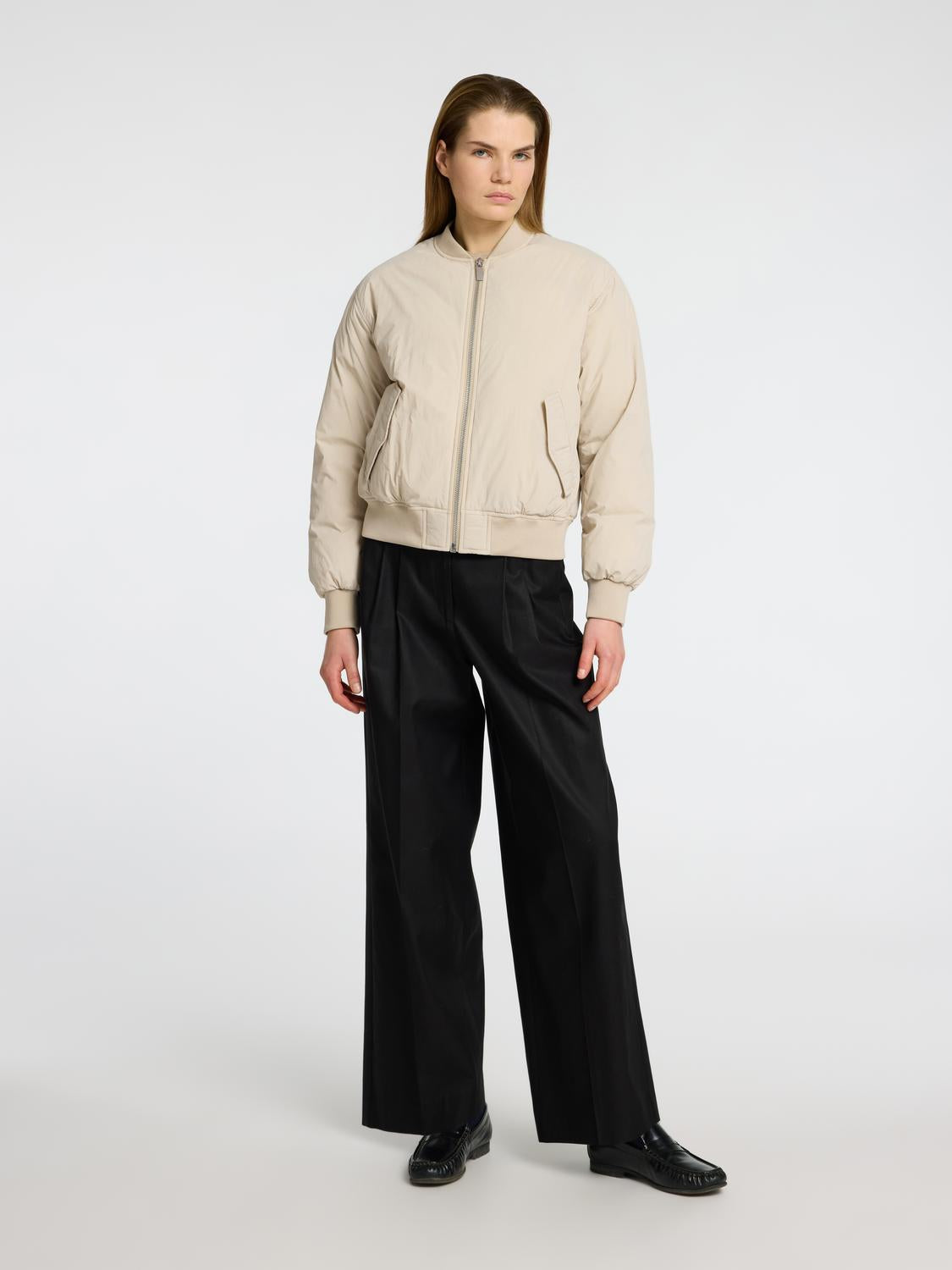 model_shot-front_full