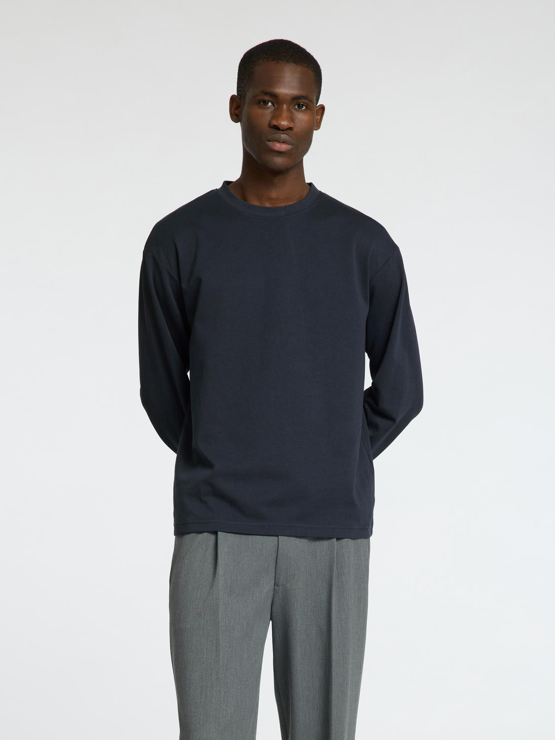 model_shot-front