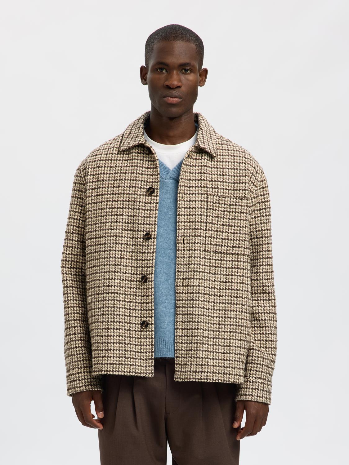 model_shot-front
