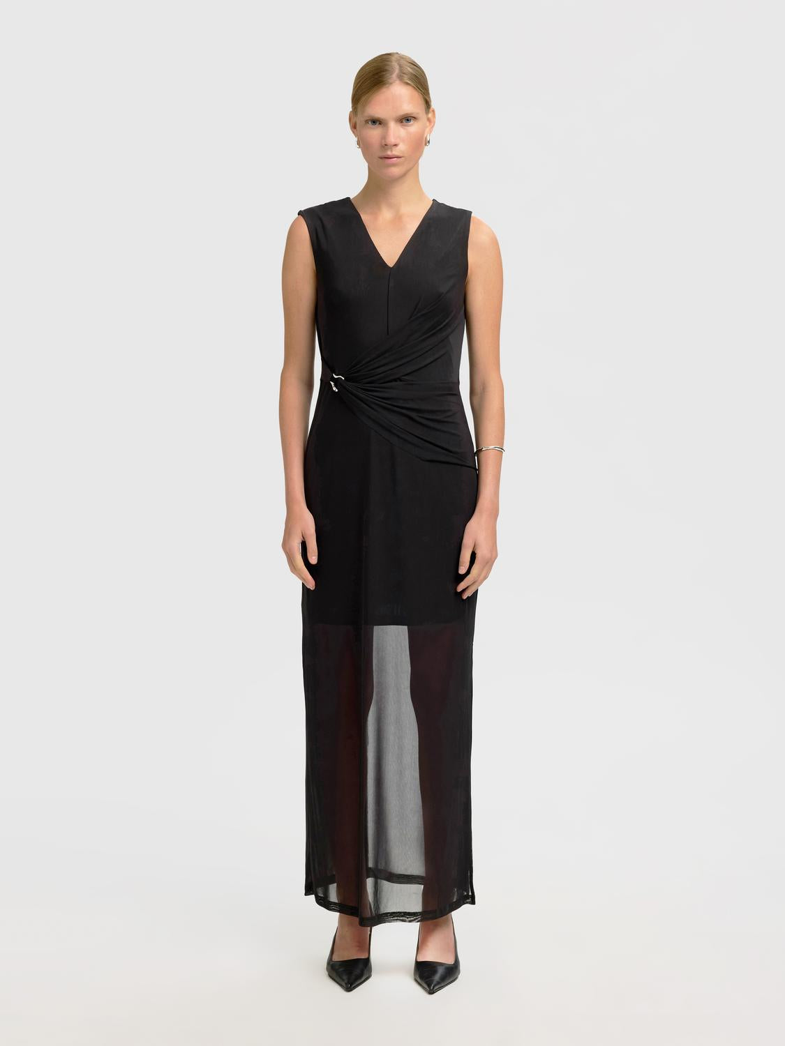 model_shot-front