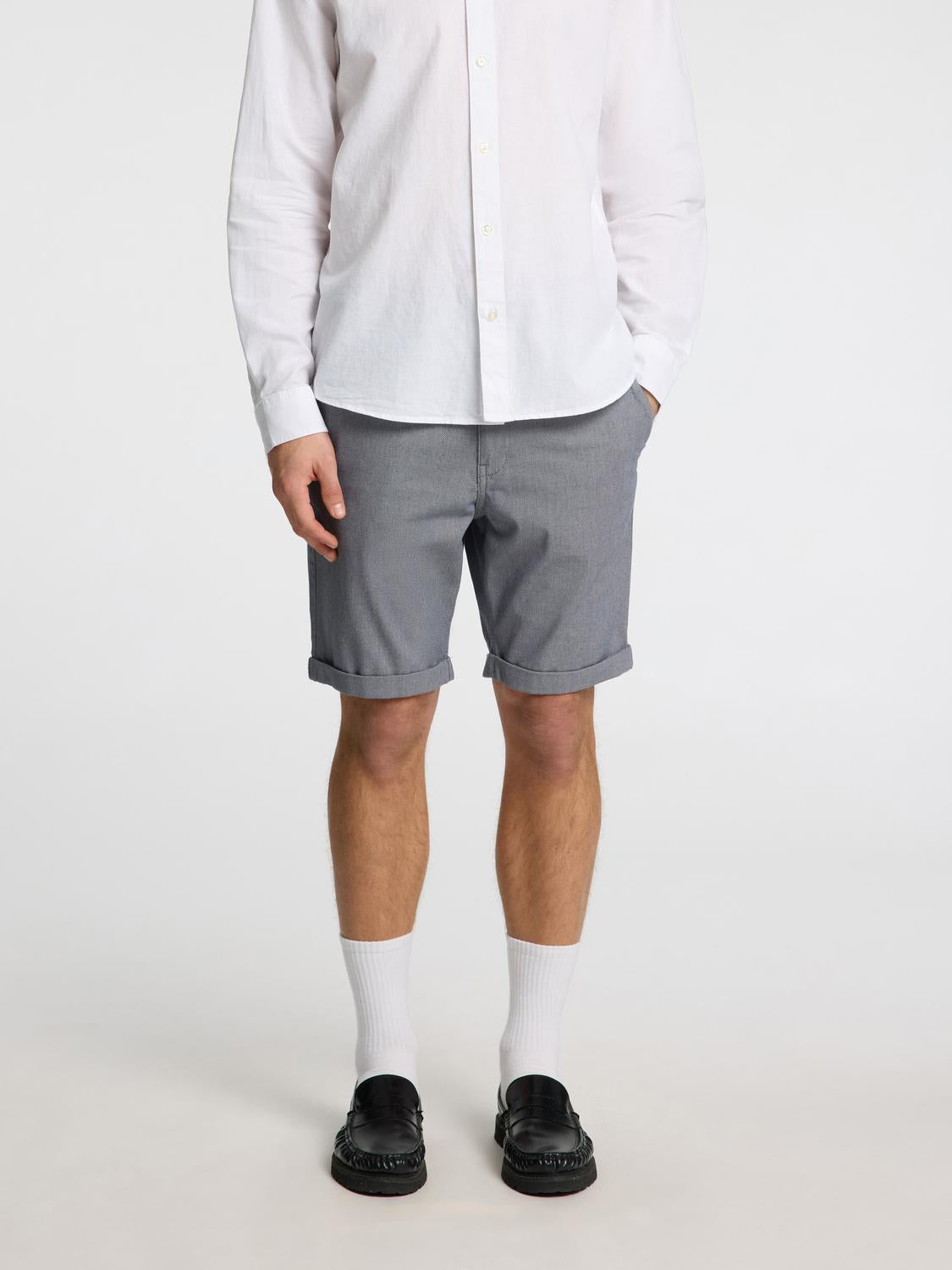 model_shot-front
