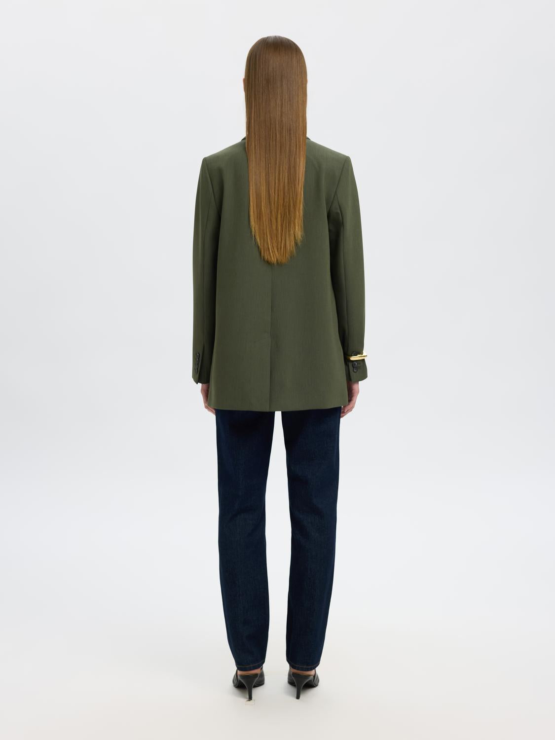 model_shot-back