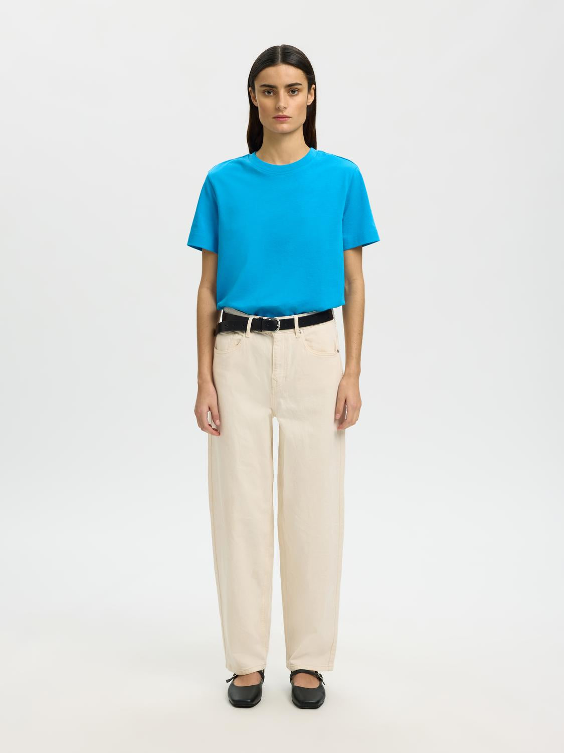 model_shot-front_full