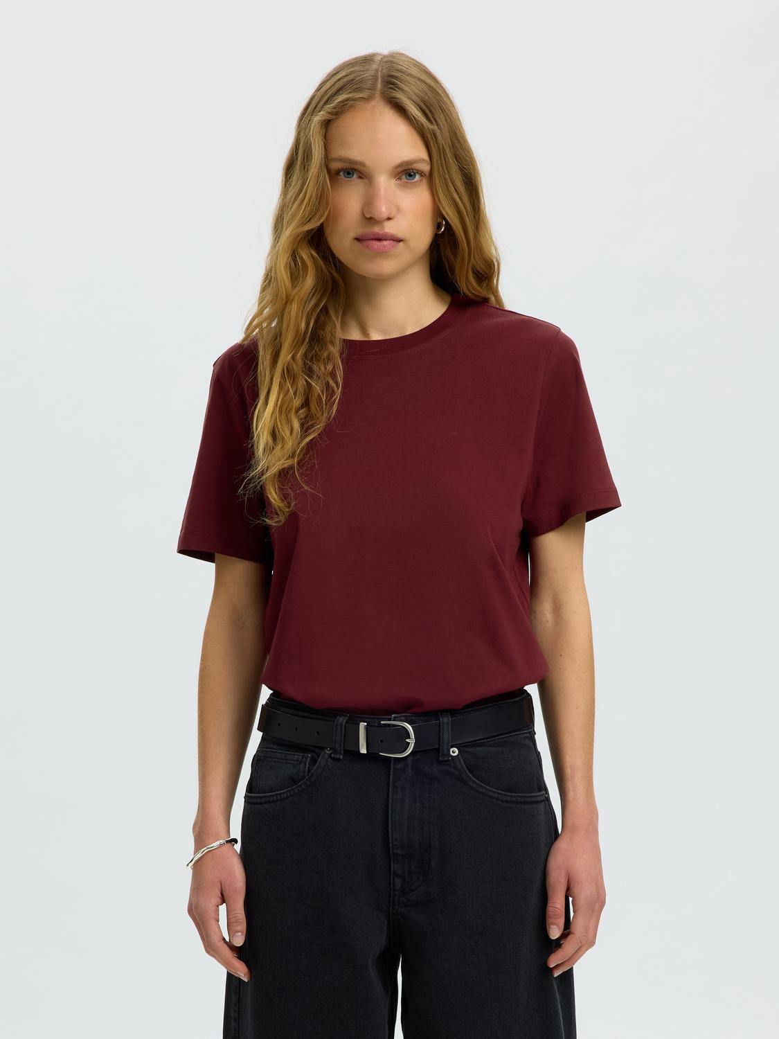 model_shot-front