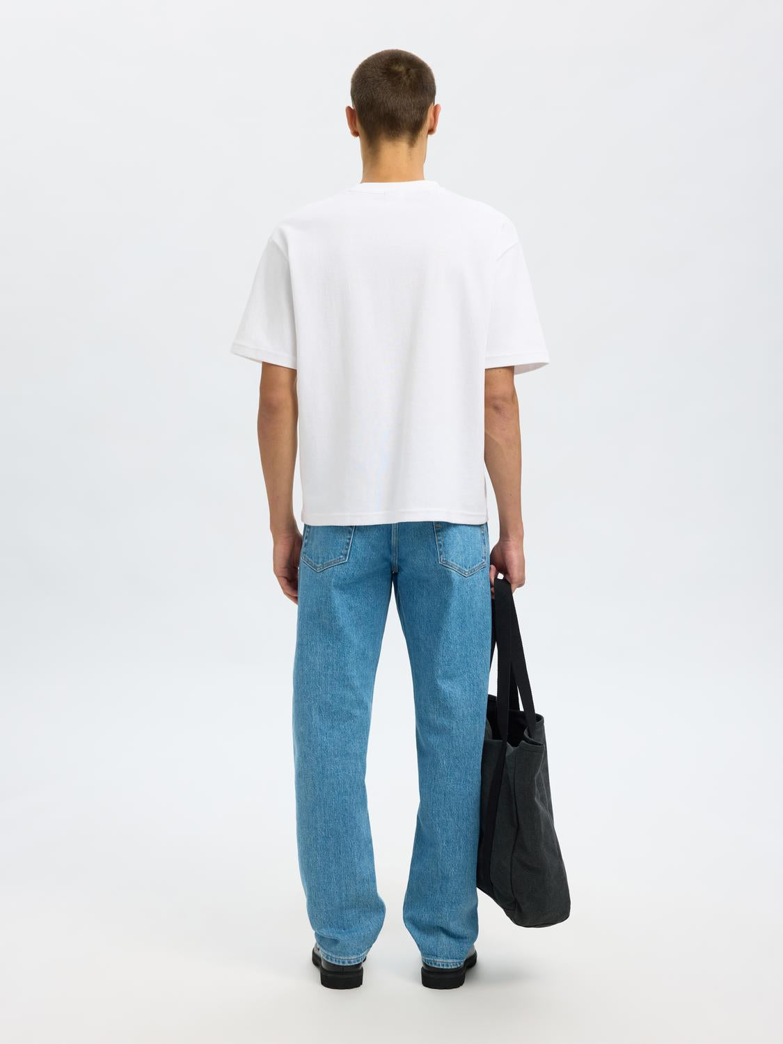 model_shot-back