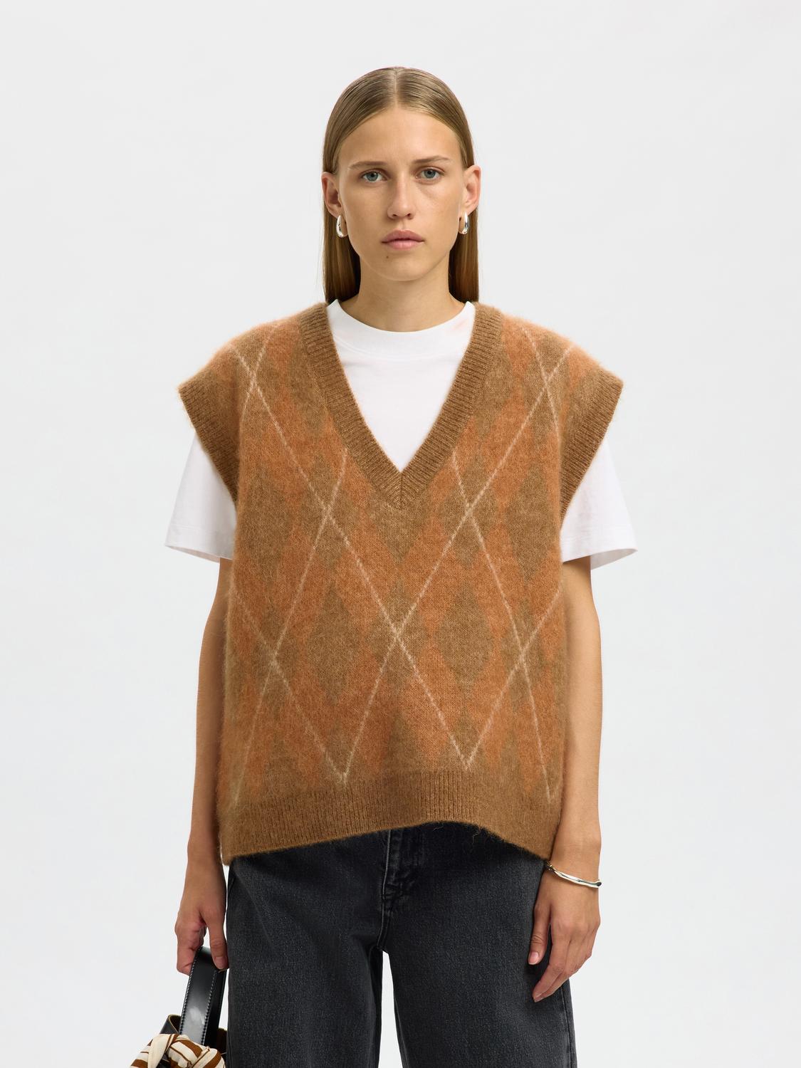 model_shot-front