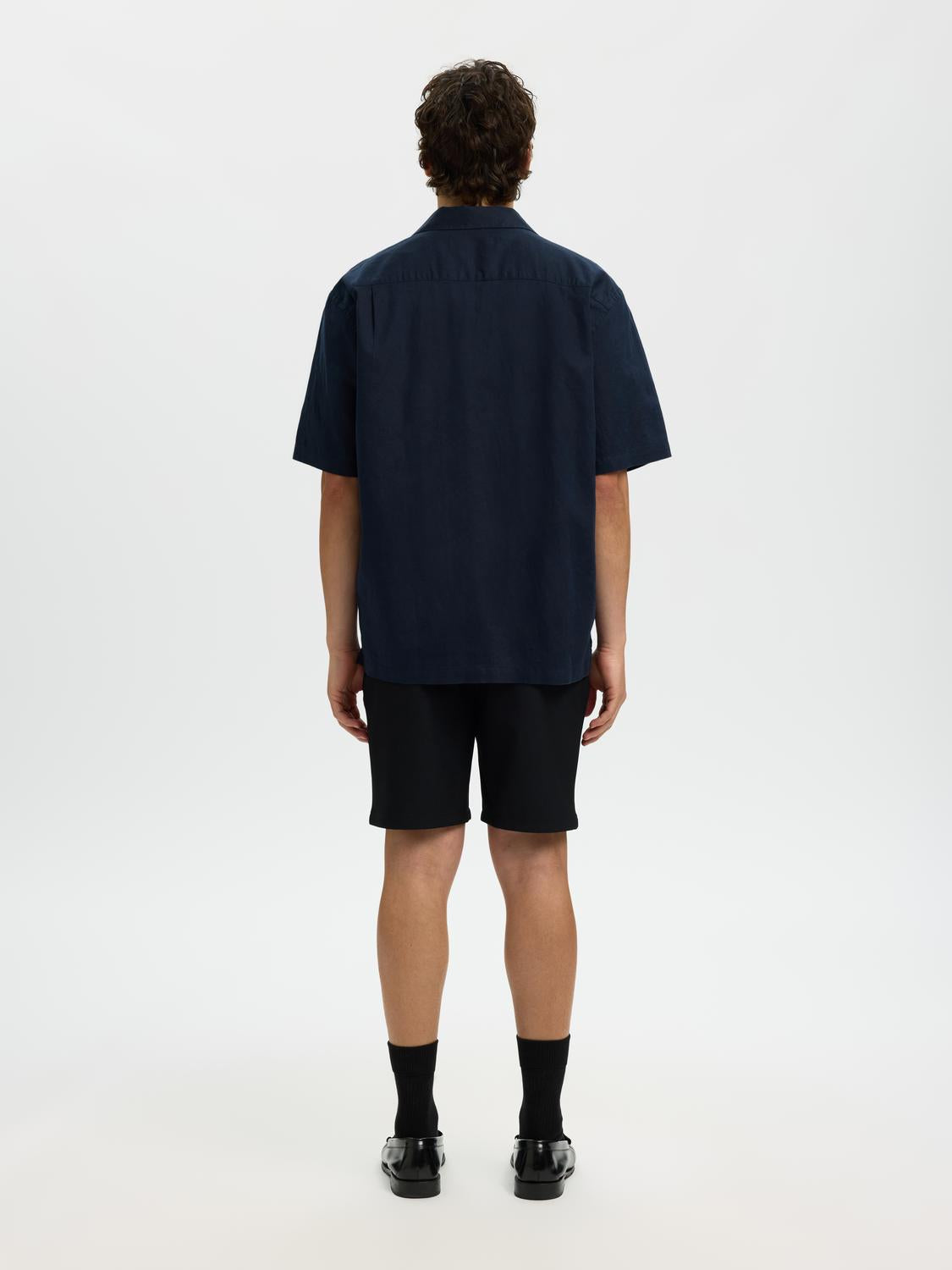 model_shot-back