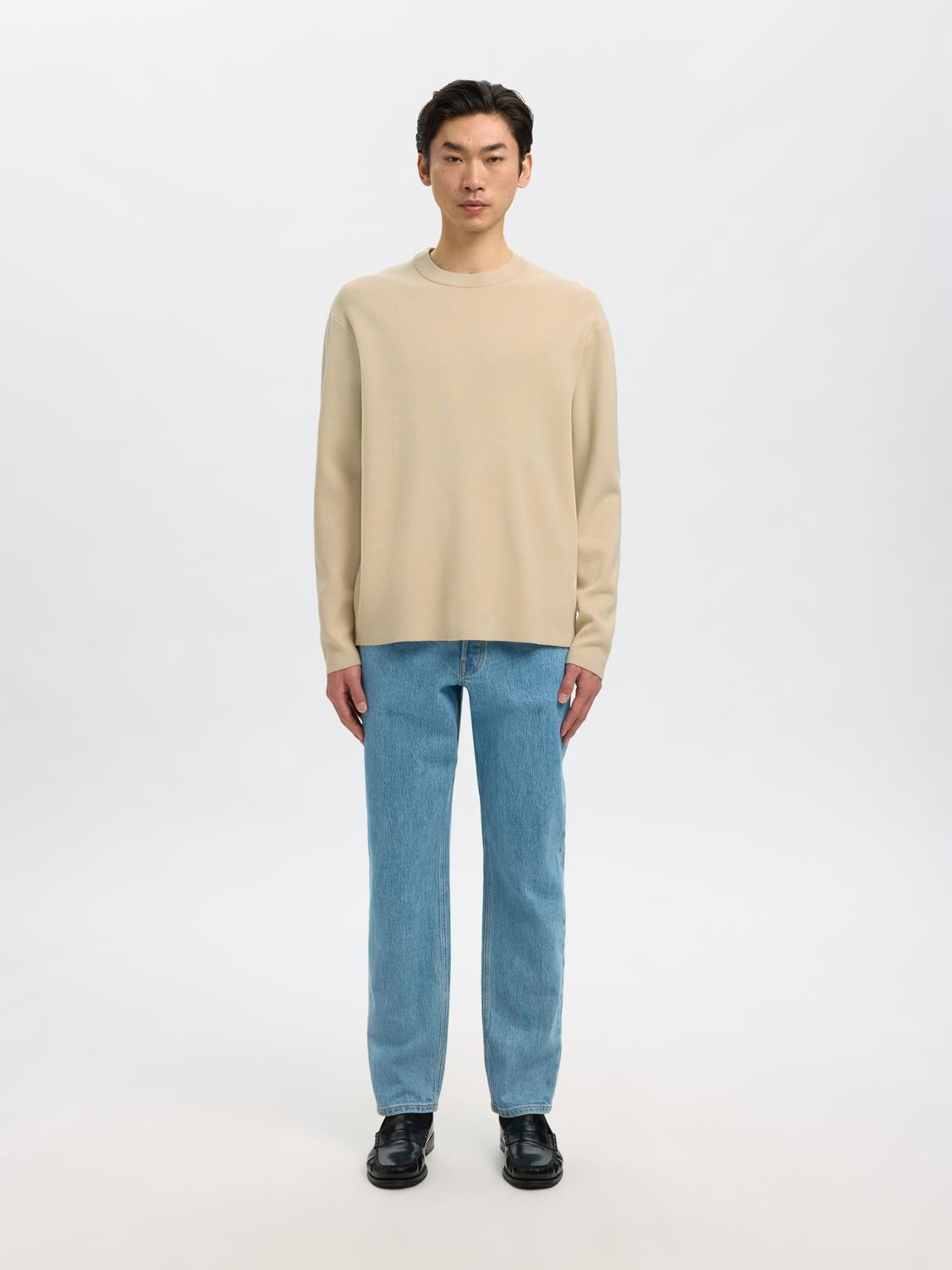 model_shot-front_full