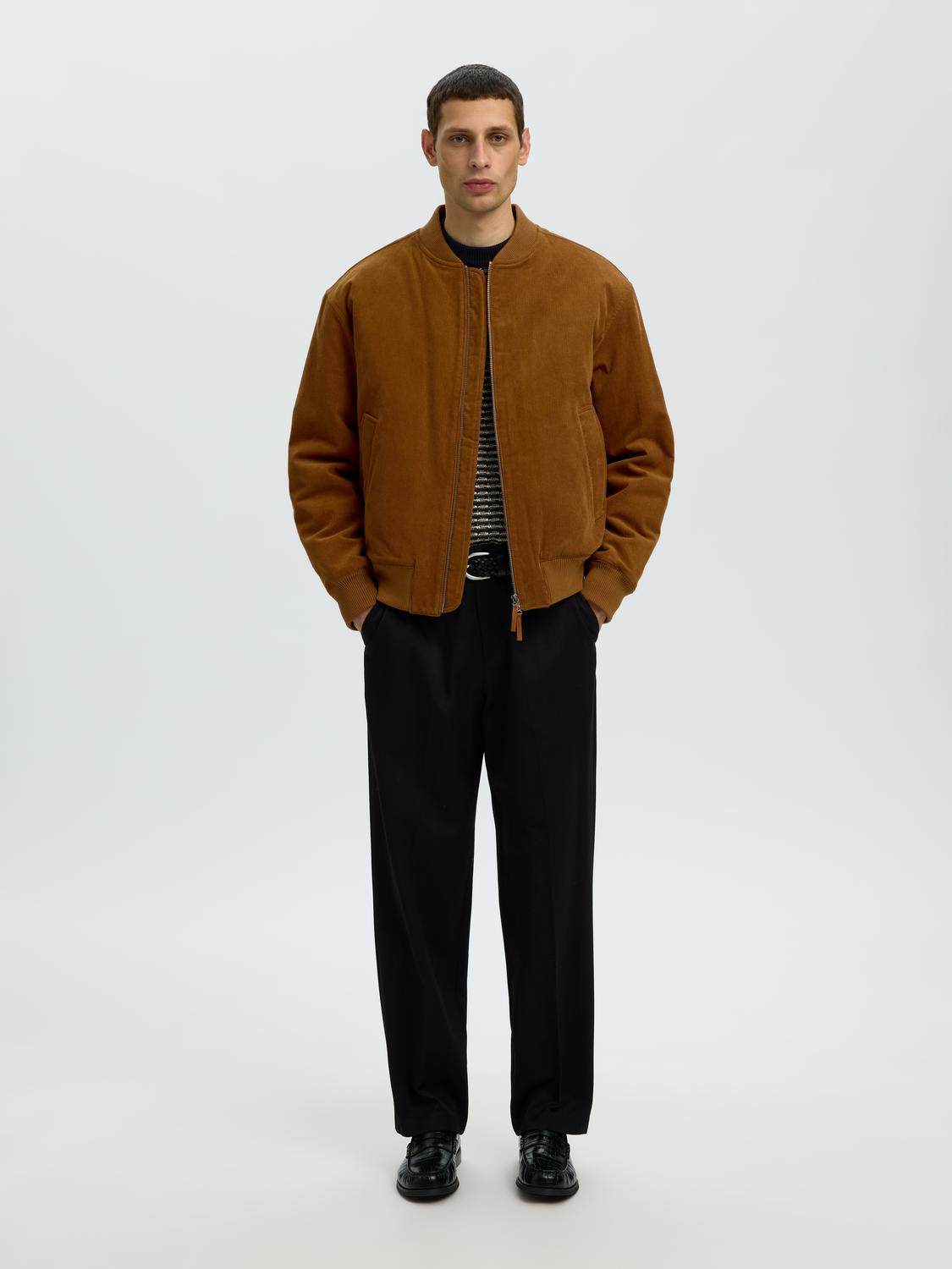 model_shot-front_full