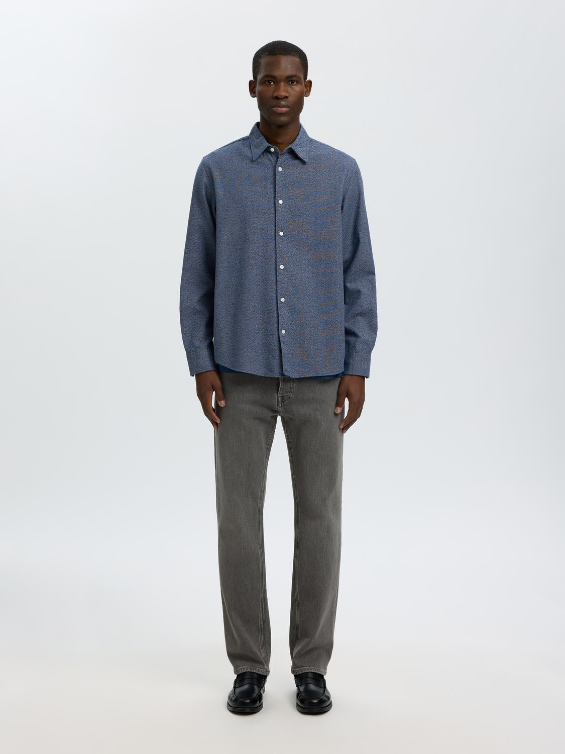 model_shot-front_full