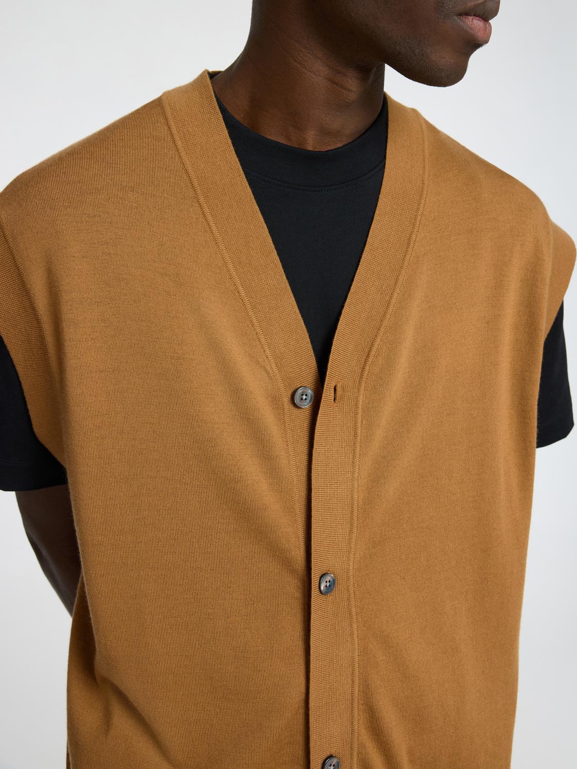 model_shot-detail