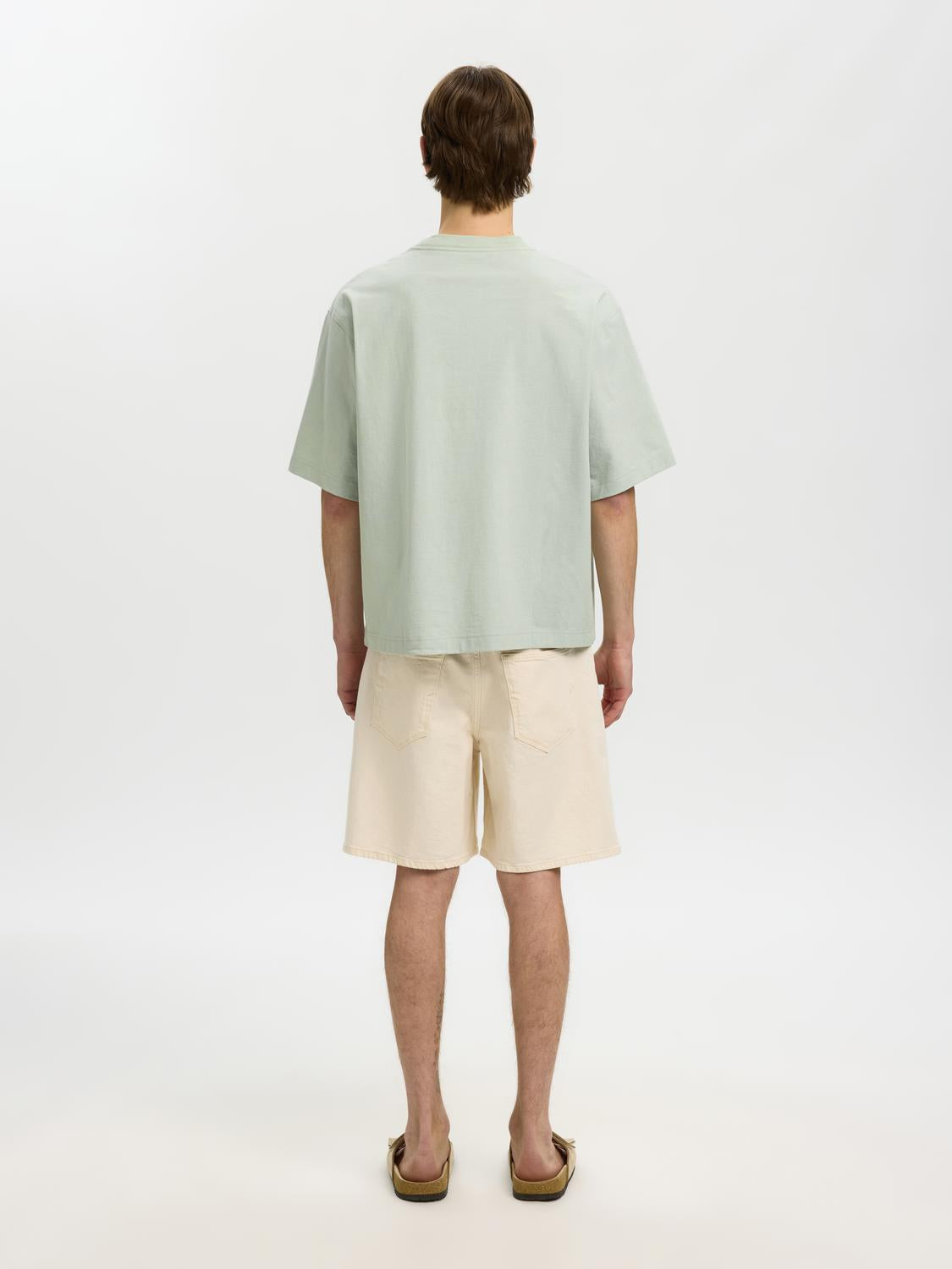 model_shot-back