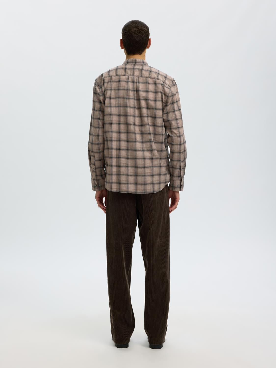 model_shot-back