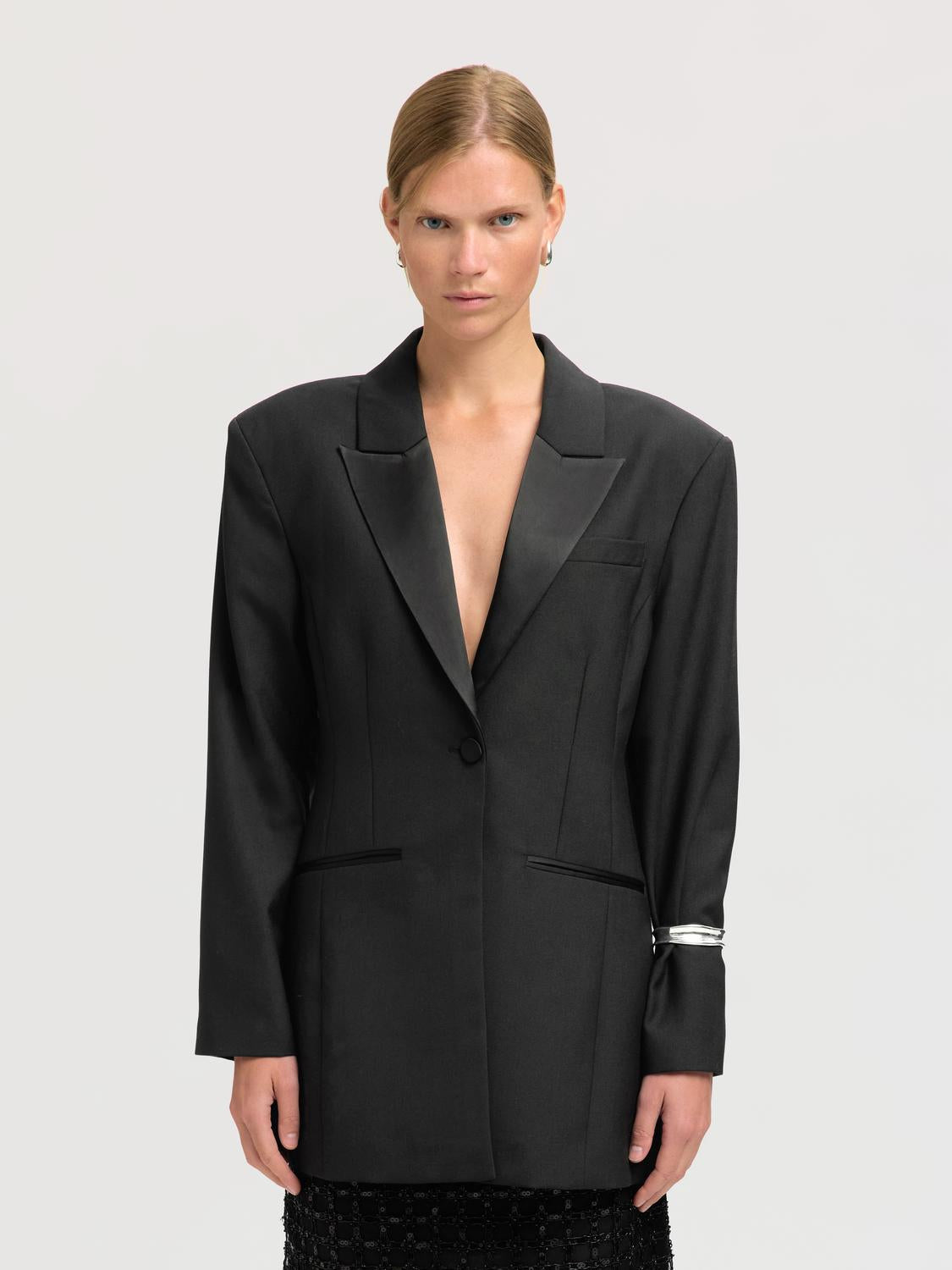 model_shot-front