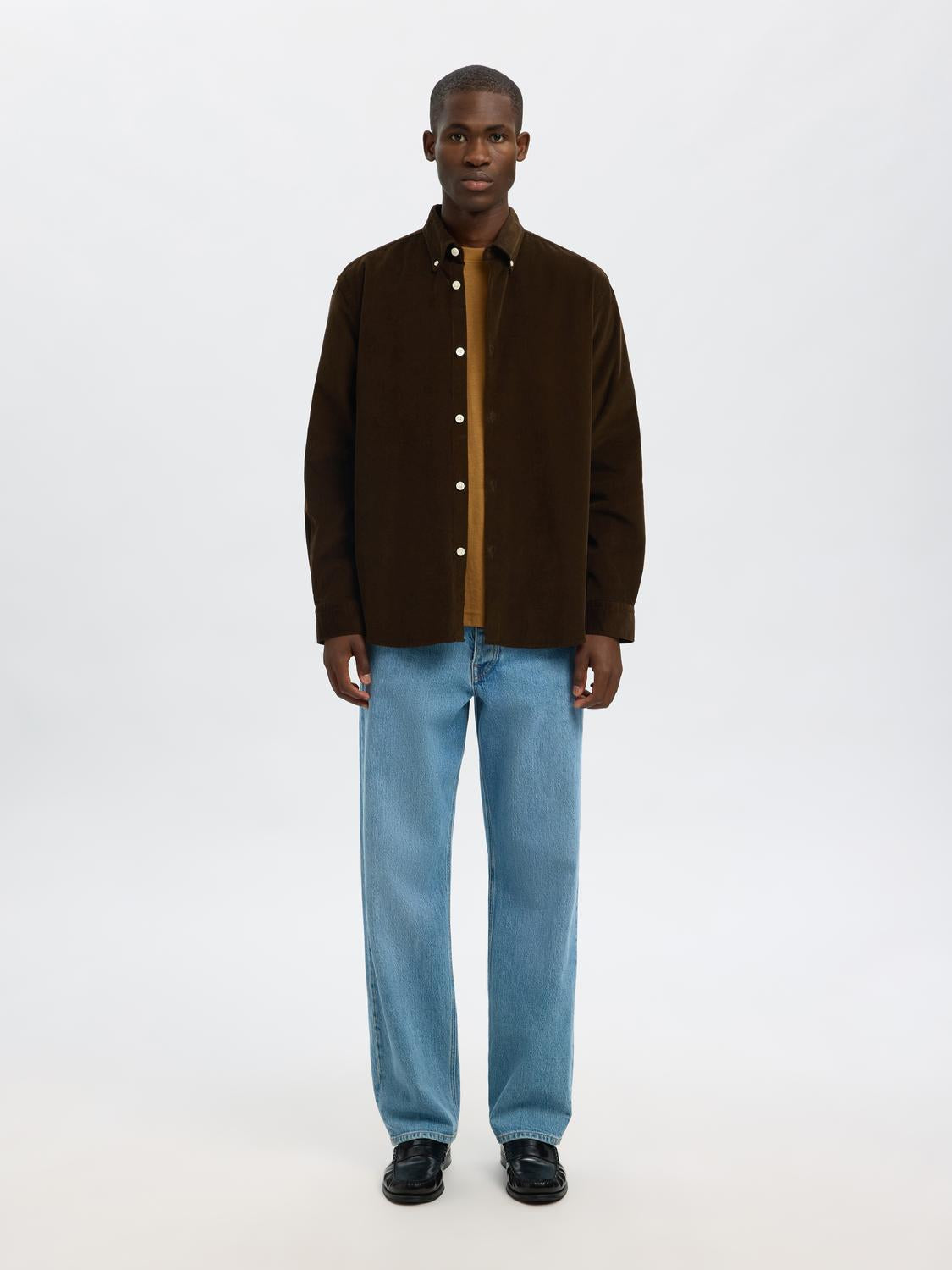 model_shot-front_full