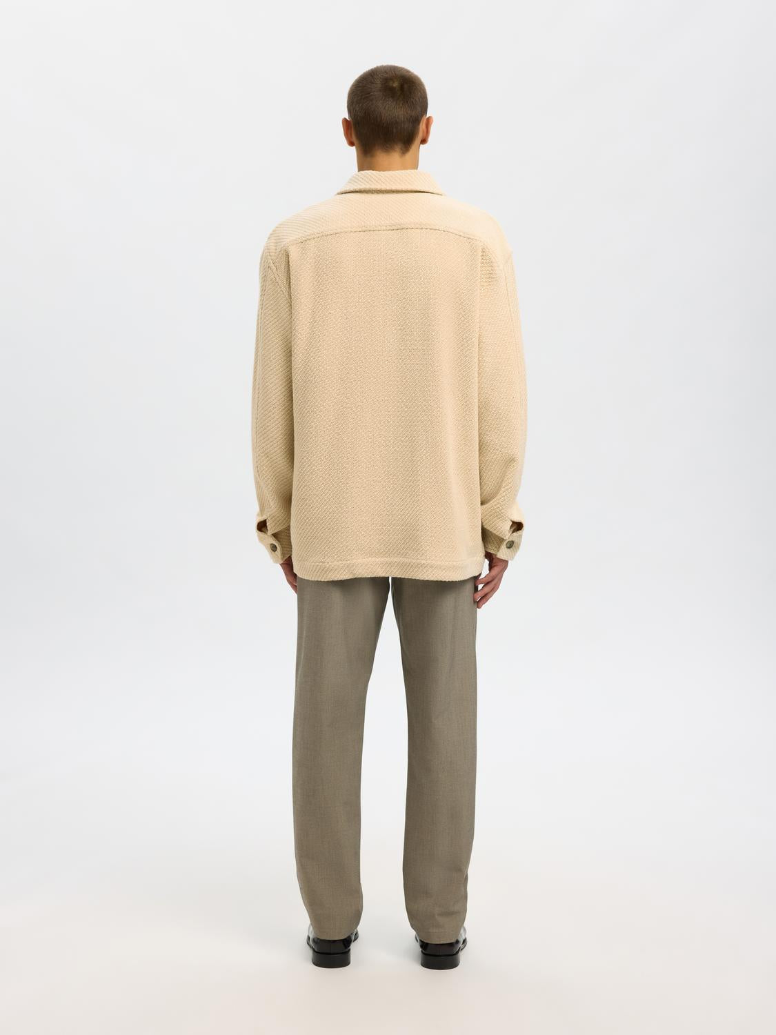 model_shot-back