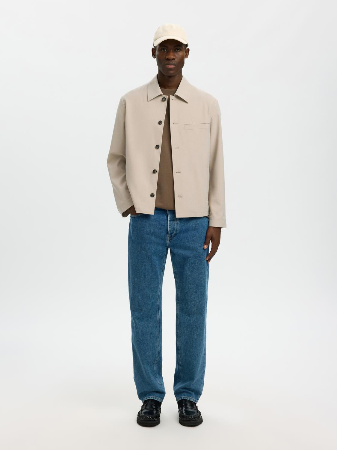 model_shot-front_full